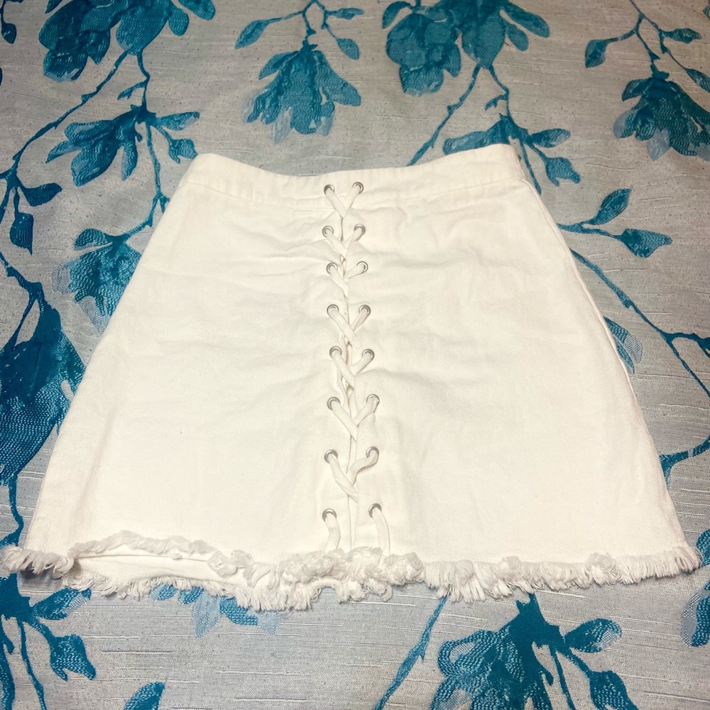 White Linen Chain Skater Skirt with one zipper in the middle of the back :)